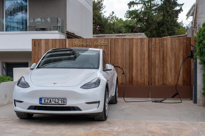 14.1_electric_car_charger-car_charging_station_glyfada-glyfada_hotel_with_car_charger-palmyra_beach_hotl